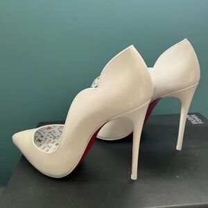 NWB CHRISTIAN LOUBOUTIN Hot Chick Lexi Loubi Pumps 100 White Patent 35.5/5.5